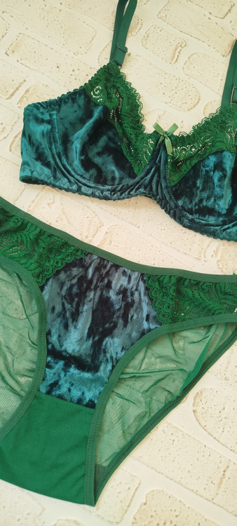 ست شورت و سوتین مخمل و گیپور