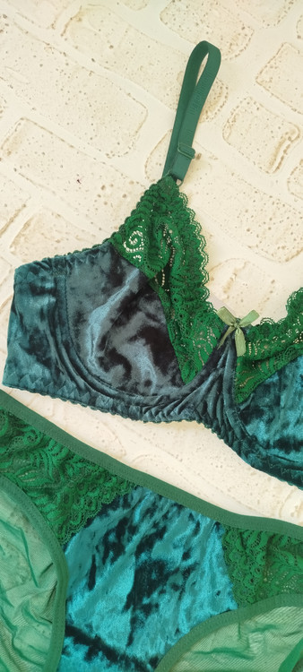 خرید شورت و سوتین ست زنانه مخمل