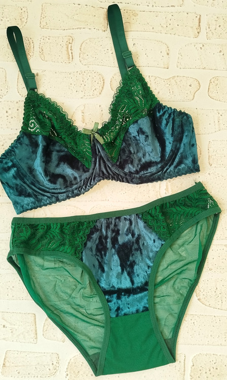 ست شورت و سوتین مخمل سبز