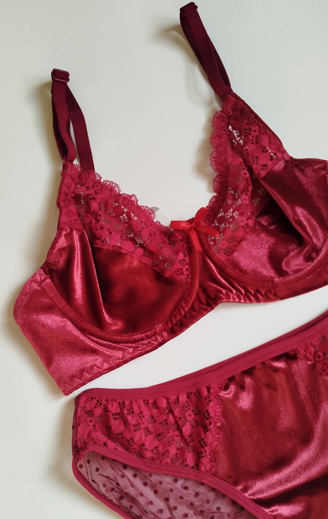 خرید ست لباس زیر زنانه مخمل